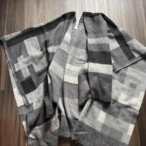LOFT One Size Poncho Wrap Gray Black Check Color Block